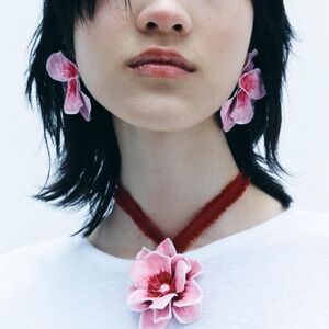 ZARA ENAMELED FLOWER NECKLACE